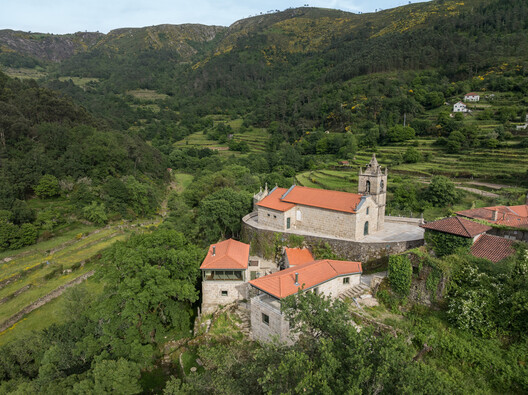 The Sister Houses / oitoo - Image 8 of 43