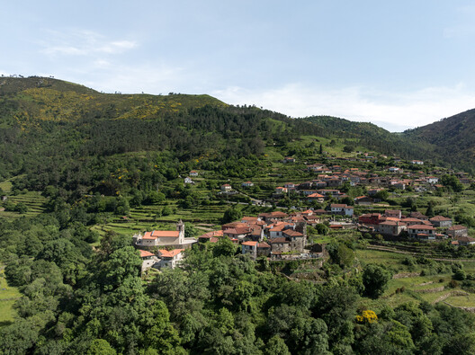 The Sister Houses / oitoo - Image 6 of 43