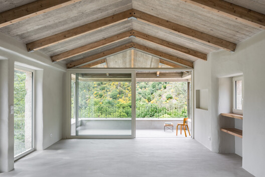 The Sister Houses / oitoo - Interior Photography, Wood, Beam, Concrete