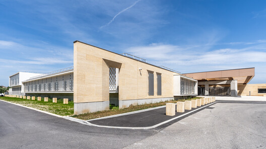 Voltaire College / NM2A - Image 9 of 26