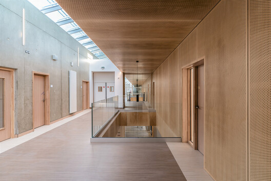 Voltaire College / NM2A - Interior Photography, Wood