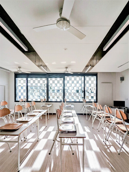 Voltaire College / NM2A - Interior Photography, Lighting, Chair