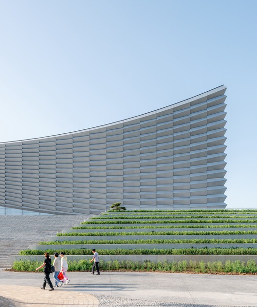 How to Design with the Rain: Architectural Strategies for Rainwater Collection across Climates How to Design with the Rain: Architectural Strategies for Rainwater Collection across Climates - Image 8 of 69