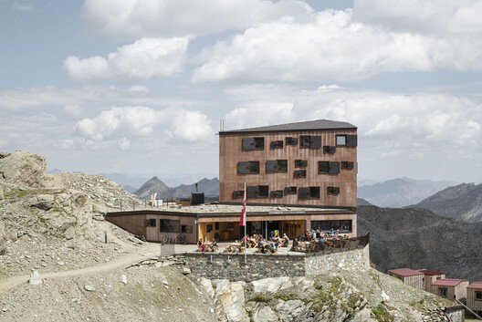 How to Design with the Rain: Architectural Strategies for Rainwater Collection across Climates How to Design with the Rain: Architectural Strategies for Rainwater Collection across Climates - Image 48 of 69