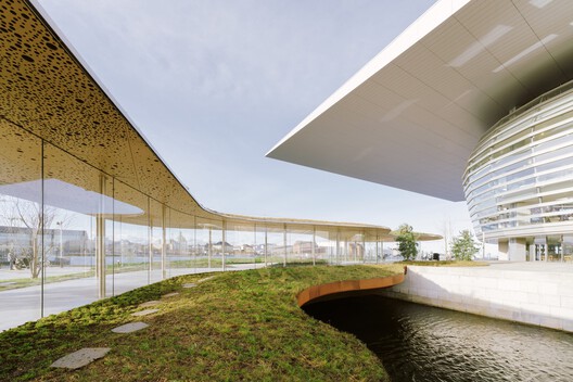 How to Design with the Rain: Architectural Strategies for Rainwater Collection across Climates How to Design with the Rain: Architectural Strategies for Rainwater Collection across Climates - Image 45 of 69