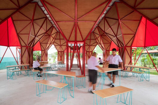 How to Design with the Rain: Architectural Strategies for Rainwater Collection across Climates How to Design with the Rain: Architectural Strategies for Rainwater Collection across Climates - Image 55 of 69