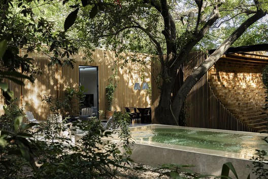 How to Design with the Rain: Architectural Strategies for Rainwater Collection across Climates How to Design with the Rain: Architectural Strategies for Rainwater Collection across Climates - Image 24 of 69