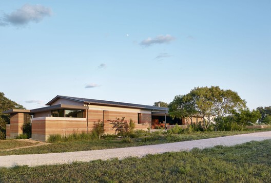 How to Design with the Rain: Architectural Strategies for Rainwater Collection across Climates How to Design with the Rain: Architectural Strategies for Rainwater Collection across Climates - Image 21 of 69