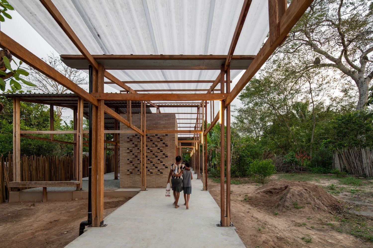 Gallery of How to Design with the Rain: Architectural Strategies for ...