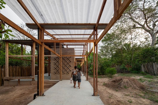 How to Design with the Rain: Architectural Strategies for Rainwater Collection across Climates How to Design with the Rain: Architectural Strategies for Rainwater Collection across Climates - Image 52 of 69