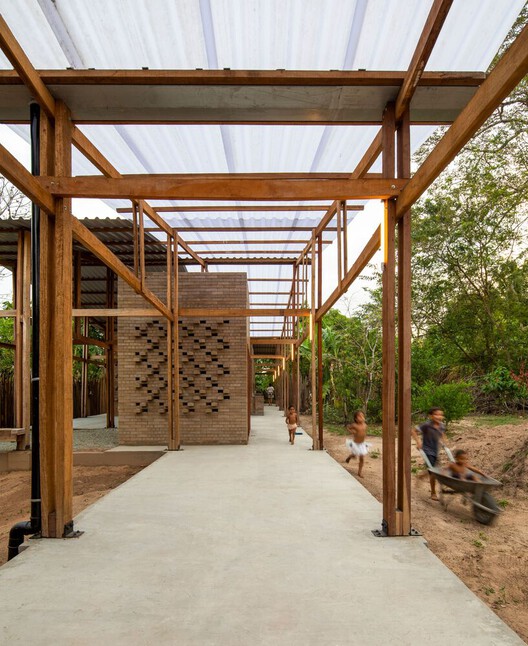 How to Design with the Rain: Architectural Strategies for Rainwater Collection across Climates How to Design with the Rain: Architectural Strategies for Rainwater Collection across Climates - Image 6 of 69