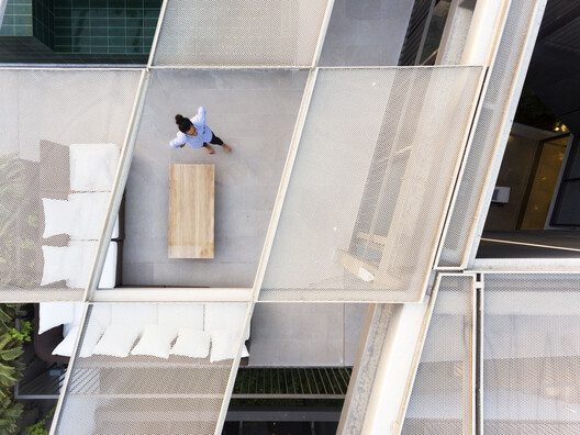 How to Design with the Rain: Architectural Strategies for Rainwater Collection across Climates How to Design with the Rain: Architectural Strategies for Rainwater Collection across Climates - Image 40 of 69