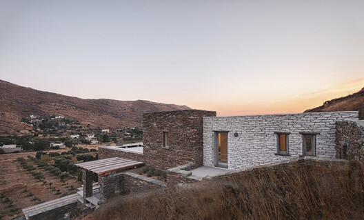 How to Design with the Rain: Architectural Strategies for Rainwater Collection across Climates How to Design with the Rain: Architectural Strategies for Rainwater Collection across Climates - Image 38 of 69