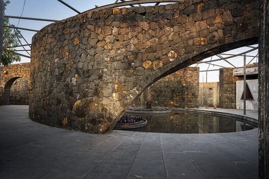 How to Design with the Rain: Architectural Strategies for Rainwater Collection across Climates How to Design with the Rain: Architectural Strategies for Rainwater Collection across Climates - Image 67 of 69