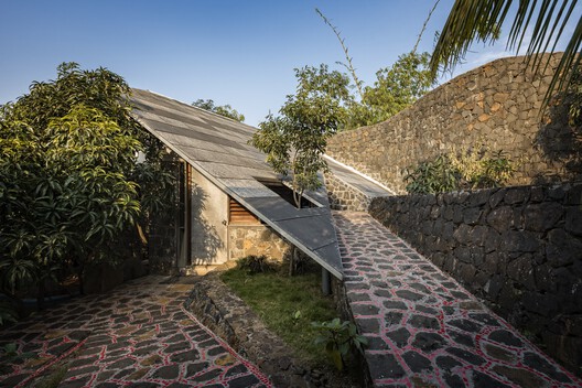 How to Design with the Rain: Architectural Strategies for Rainwater Collection across Climates How to Design with the Rain: Architectural Strategies for Rainwater Collection across Climates - Image 60 of 69