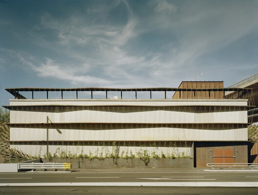 How to Design with the Rain: Architectural Strategies for Rainwater Collection across Climates How to Design with the Rain: Architectural Strategies for Rainwater Collection across Climates - Image 59 of 69