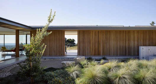 How to Design with the Rain: Architectural Strategies for Rainwater Collection across Climates How to Design with the Rain: Architectural Strategies for Rainwater Collection across Climates - Image 34 of 69