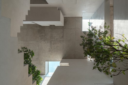 Stepped Well House  / A Threshold - Interior Photography