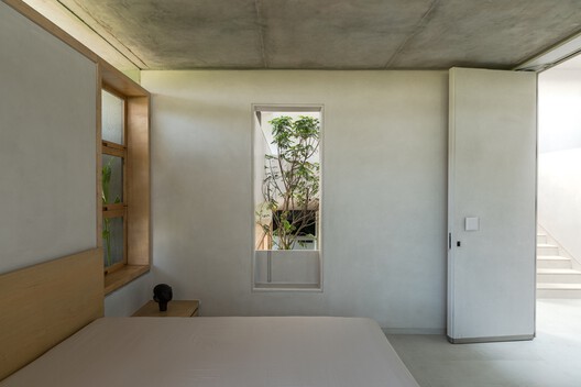Stepped Well House  / A Threshold - Interior Photography, Wood, Concrete