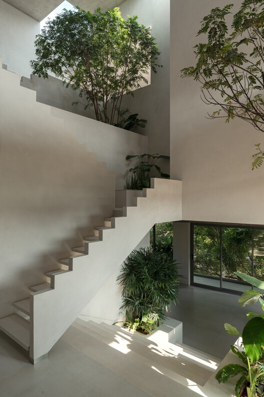 Stepped Well House  / A Threshold - Interior Photography, Stairs