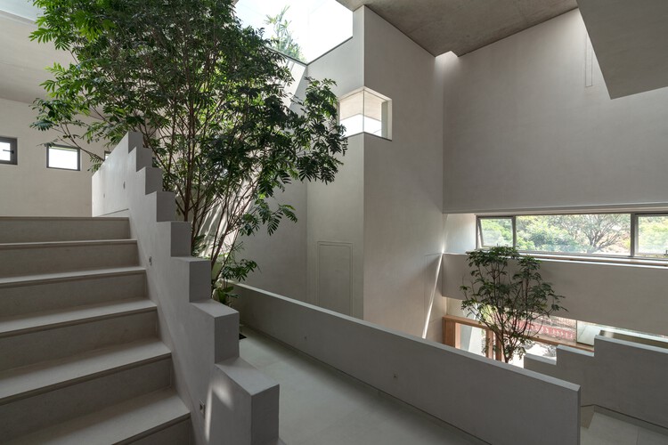Stepped Well House  / A Threshold - Interior Photography, Houses, Stairs