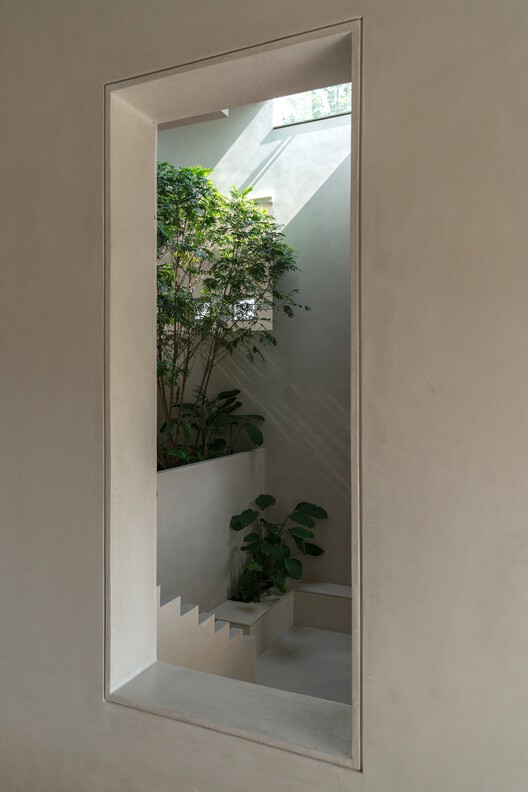 Stepped Well House  / A Threshold - Interior Photography