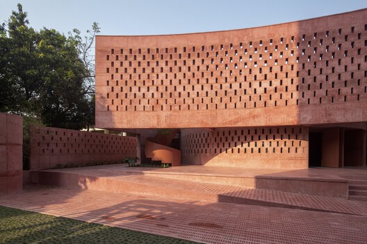 Thermal Memory: How Climate Shapes Architectural Heritage Thermal Memory: How Climate Shapes Architectural Heritage - Image 4 of 13