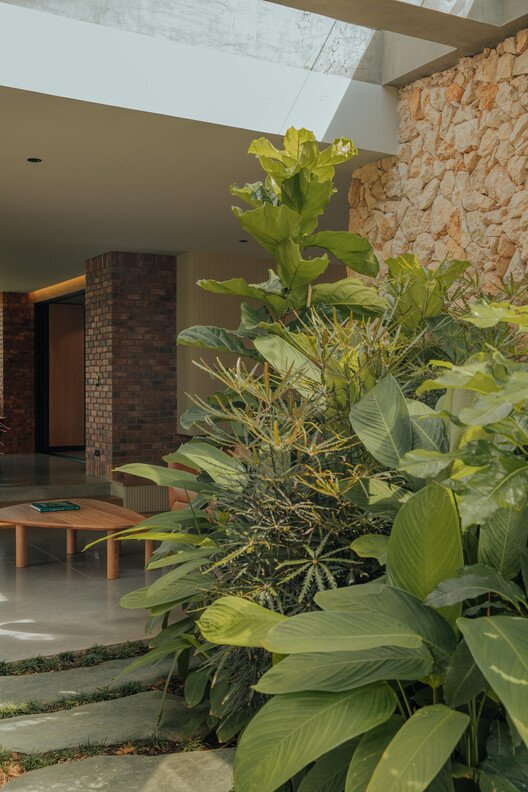 Sunset Shelter  / Bon Studio - Interior Photography