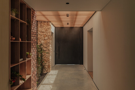 Sunset Shelter  / Bon Studio - Interior Photography, Wood