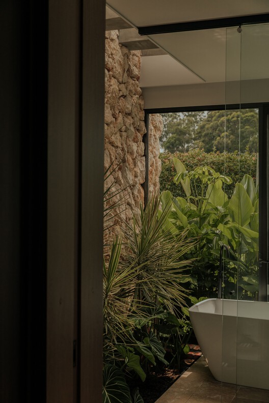 Sunset Shelter  / Bon Studio - Interior Photography, Bathroom