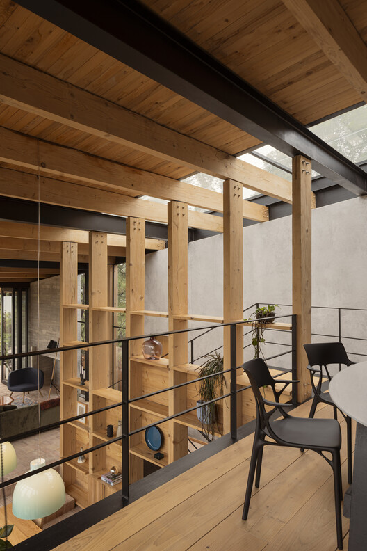 Casa Valle / DAFdf arquitectura Y urbanismo Casa Valle / DAFdf arquitectura Y urbanismo - Fotografía interior, Madera, Sillas