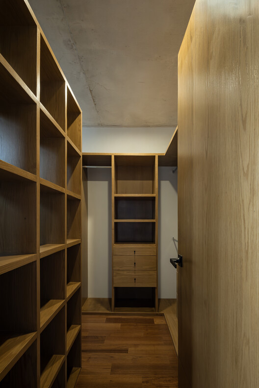 Casa Bosques Vallarta / Díaz Webster Arquitectura - Fotografía interior, Armarios, Madera, Iluminación