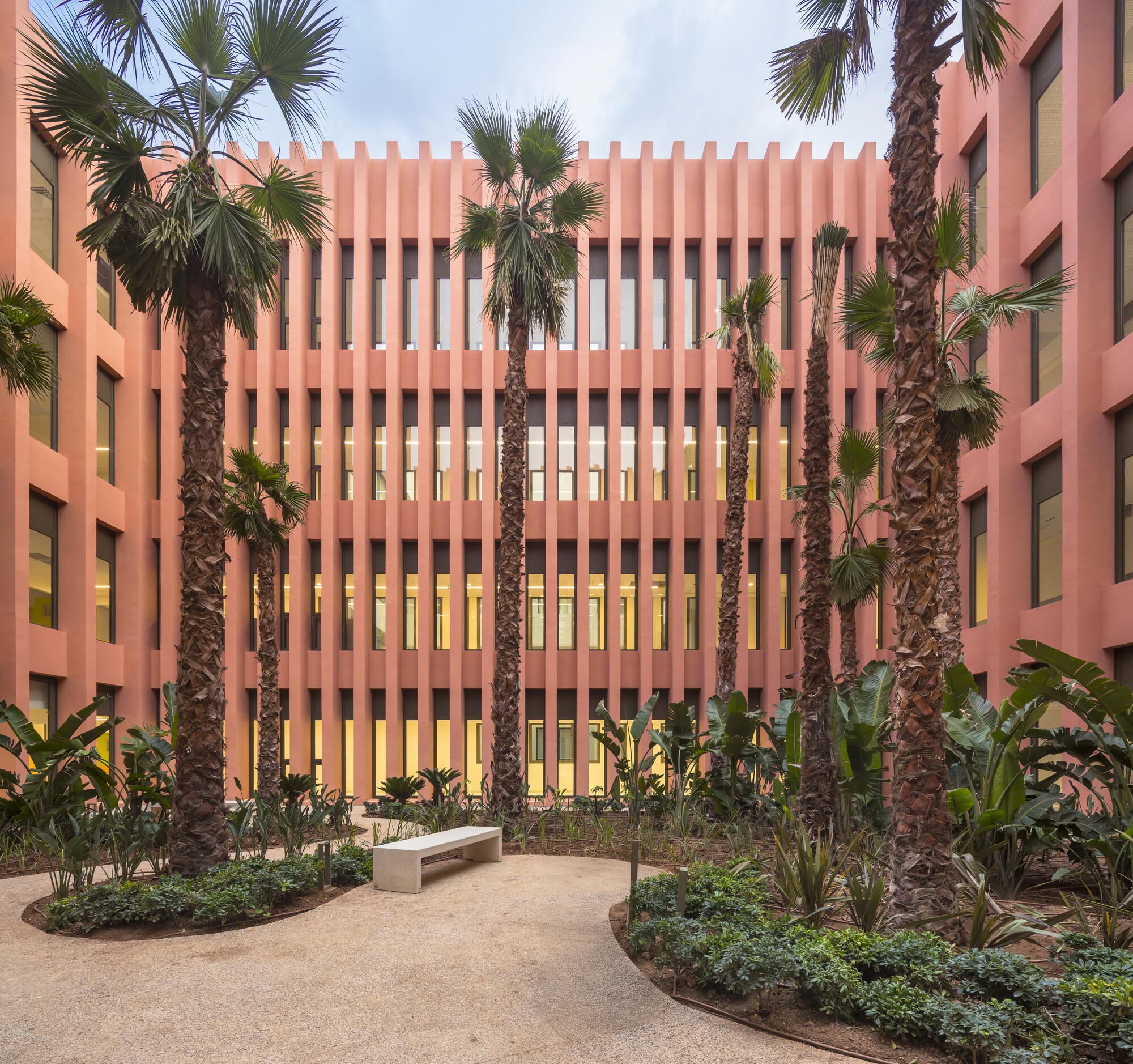 Hospital of the Smart Health Care City / Michel Remon & Associes