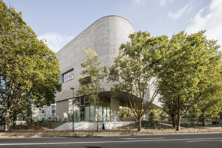 Marie-José Pérec Sports Complex / ANMA - Sports Architecture