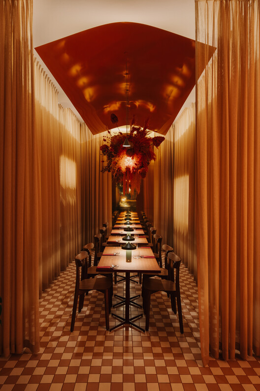 Dala Restaurant / Znamy się - Interior Photography, Lighting, Chair