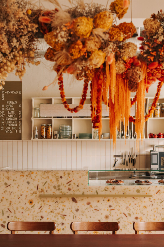 Dala Restaurant / Znamy się - Image 18 of 25