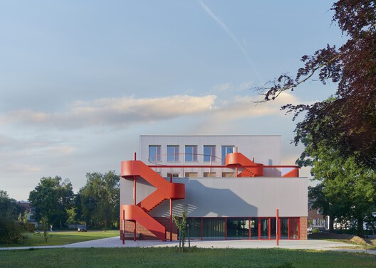 De Nova Secondary School  / KPW architecten - Image 1 of 19