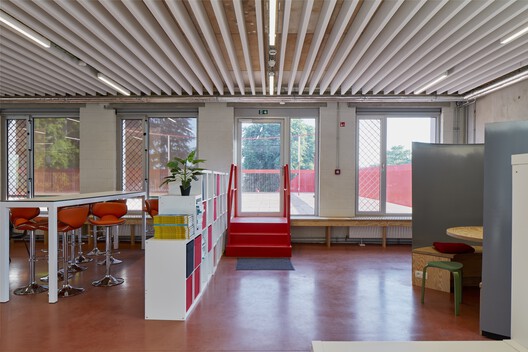 De Nova Secondary School  / KPW architecten - Interior Photography, Wood, Lighting, Shelving, Chair