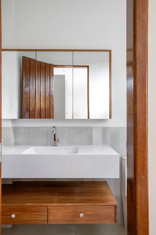 Casa Tupis / LB Interiores - Fotografia de Interiores, Banheiro, Madeira, Pia, Bancada