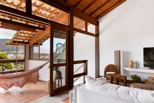 Casa Tupis / LB Interiores - Fotografia de Interiores, Dormitório, Madeira, Viga, Cadeira