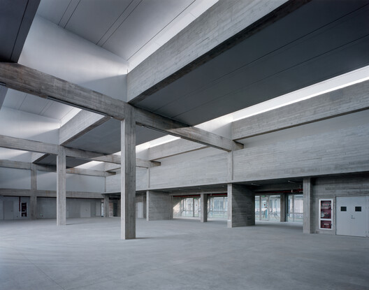 Yuanfeng Road Fire Station / genarchitects - Interior Photography, Concrete, Column