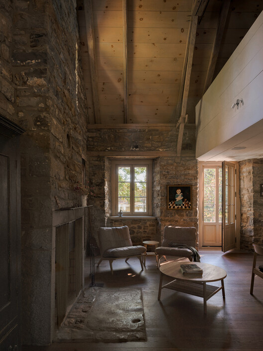 Maison Aubé / YH2 Architecture Maison Aubé / YH2 Architecture - Interior Photography, Living Room, Wood, Lighting, Chair, Beam