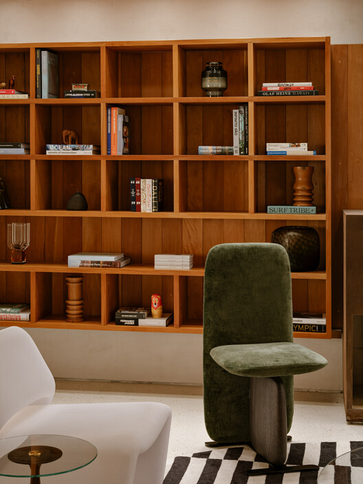 Ortiz House / Meireles + Pavan Arquitetura - Interior Photography, Closet, Shelving, Wood, Chair