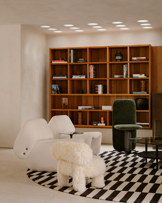 Ortiz House / Meireles + Pavan Arquitetura - Interior Photography, Closet, Wood, Chair