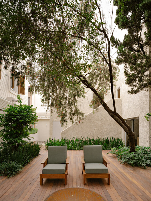 Ortiz House / Meireles + Pavan Arquitetura - Exterior Photography, Wood, Garden, Courtyard, Patio, Chair
