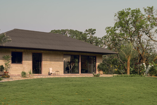 Fragrance of Earth House / Neelesh Chopda Architecture LLP Fragrance of Earth House / Neelesh Chopda Architecture LLP - Image 5 of 19