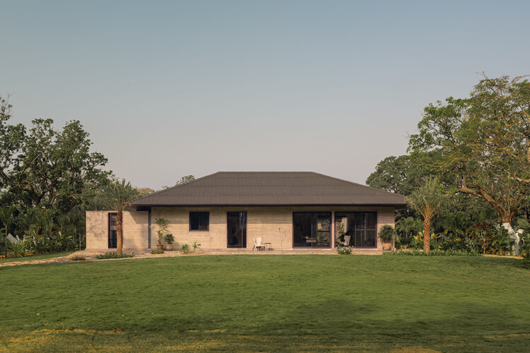 Fragrance of Earth House / Neelesh Chopda Architecture LLP - Exterior Photography, Houses, Garden