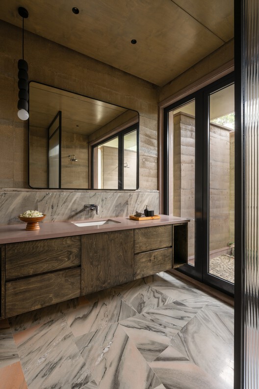 Fragrance of Earth House / Neelesh Chopda Architecture LLP Fragrance of Earth House / Neelesh Chopda Architecture LLP - Interior Photography, Bathroom, Wood, Sink