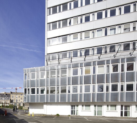 Lacaton & Vassal and Emmanuelle Delage to Transform Administrative Center into Mixed-Use Housing and Offices in Vannes, France Lacaton & Vassal and Emmanuelle Delage to Transform Administrative Center into Mixed-Use Housing and Offices in Vannes, France - Image 5 of 21