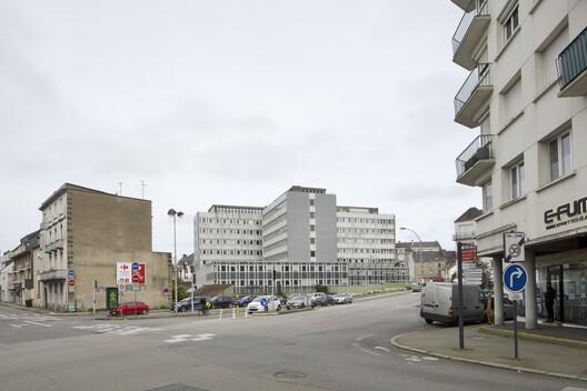 Lacaton & Vassal and Emmanuelle Delage to Transform Administrative Center into Mixed-Use Housing and Offices in Vannes, France Lacaton & Vassal and Emmanuelle Delage to Transform Administrative Center into Mixed-Use Housing and Offices in Vannes, France - Image 3 of 21